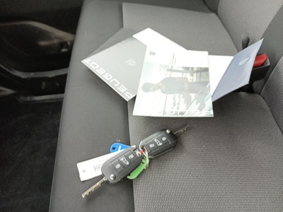 Peugeot e-Expert Furgon Eléctrico Premium Standard 50kWh 100 kW (136 CV) 9 Peugeot e-Expert Furgon Eléctrico Premium Standard 50kWh 100 kW (136 CV) 9