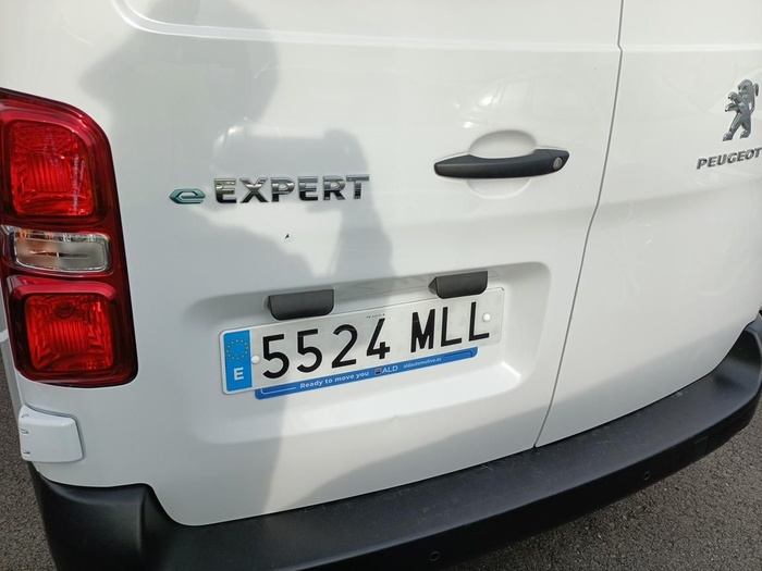 Peugeot e-Expert Furgon Eléctrico Premium Standard 50kWh 100 kW (136 CV) Vehículo usado en Madrid Peugeot e-Expert Furgon Eléctrico Premium Standard 50kWh 100 kW (136 CV) Vehículo usado en Madrid