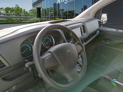 Peugeot e-Expert Furgon Eléctrico Premium Standard 50kWh 100 kW (136 CV) 7 Peugeot e-Expert Furgon Eléctrico Premium Standard 50kWh 100 kW (136 CV) 7