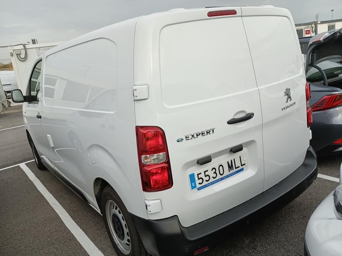 Peugeot e-Expert Furgon Eléctrico Premium Standard 50kWh 100 kW (136 CV) Vehículo usado en Madrid Peugeot e-Expert Furgon Eléctrico Premium Standard 50kWh 100 kW (136 CV) Vehículo usado en Madrid