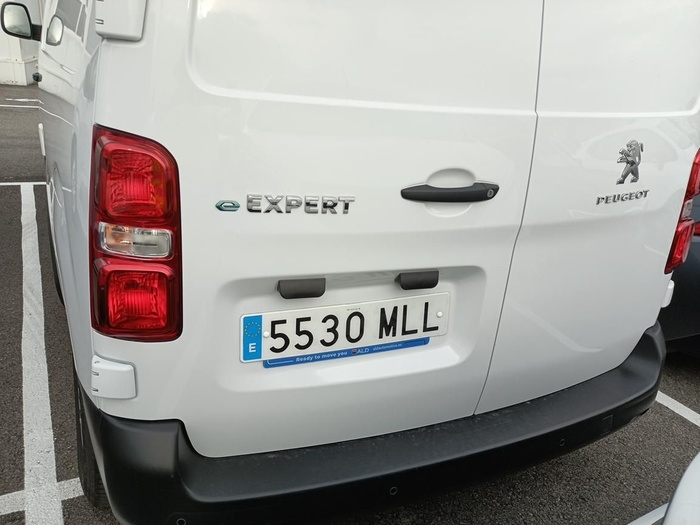 Peugeot e-Expert Furgon Eléctrico Premium Standard 50kWh 100 kW (136 CV) Vehículo usado en Madrid Peugeot e-Expert Furgon Eléctrico Premium Standard 50kWh 100 kW (136 CV) Vehículo usado en Madrid