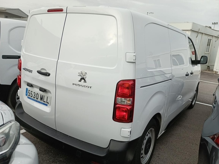Peugeot e-Expert Furgon Eléctrico Premium Standard 50kWh 100 kW (136 CV) Vehículo usado en Madrid Peugeot e-Expert Furgon Eléctrico Premium Standard 50kWh 100 kW (136 CV) Vehículo usado en Madrid