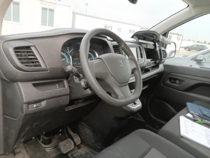 Peugeot e-Expert Furgon Eléctrico Premium Standard 50kWh 100 kW (136 CV) Vehículo usado en Madrid Peugeot e-Expert Furgon Eléctrico Premium Standard 50kWh 100 kW (136 CV) Vehículo usado en Madrid