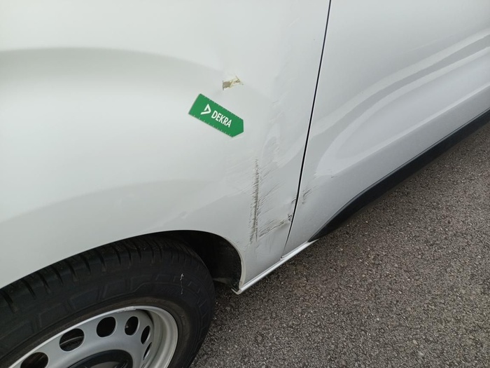 Peugeot e-Expert Furgon Eléctrico Premium Standard 50kWh 100 kW (136 CV) Vehículo usado en Madrid Peugeot e-Expert Furgon Eléctrico Premium Standard 50kWh 100 kW (136 CV) Vehículo usado en Madrid