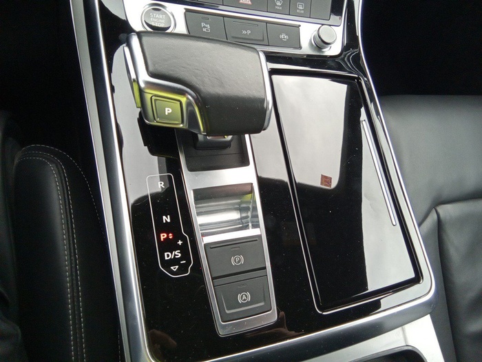 Audi Q8 TFSIe S line plus 55 TFSIe quattro 280 kW (381 CV) tiptronic Vehículo usado en Madrid Audi Q8 TFSIe S line plus 55 TFSIe quattro 280 kW (381 CV) tiptronic Vehículo usado en Madrid