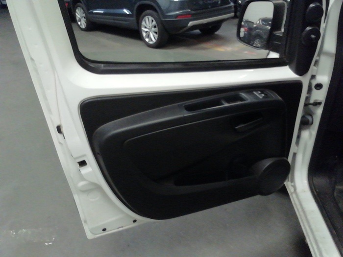 Fiat Fiorino Cargo Furgon 1.3 Multijet Base N1 59 kW (80 CV) Vehículo usado en Madrid Fiat Fiorino Cargo Furgon 1.3 Multijet Base N1 59 kW (80 CV) Vehículo usado en Madrid