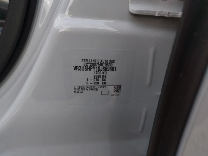 Peugeot 2008 Allure Hybrid eDCS6 107 kW (145 CV) Vehículo usado en Madrid Peugeot 2008 Allure Hybrid eDCS6 107 kW (145 CV) Vehículo usado en Madrid