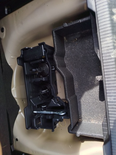 Peugeot 2008 Allure Hybrid eDCS6 107 kW (145 CV) 15 Peugeot 2008 Allure Hybrid eDCS6 107 kW (145 CV) 15