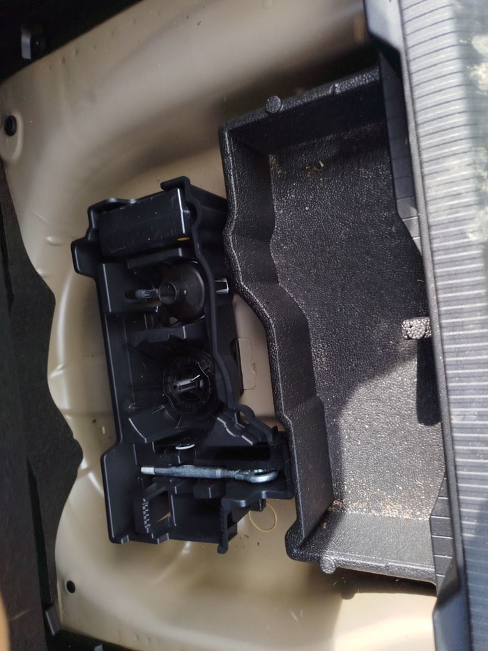 Peugeot 2008 Allure Hybrid eDCS6 107 kW (145 CV) Vehículo usado en Madrid Peugeot 2008 Allure Hybrid eDCS6 107 kW (145 CV) Vehículo usado en Madrid