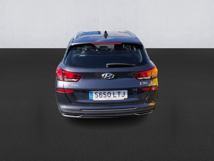 Hyundai i30 CW 1.6 CRDI Klass 85 kW (116 CV) Vehículo usado en Madrid Hyundai i30 CW 1.6 CRDI Klass 85 kW (116 CV) Vehículo usado en Madrid