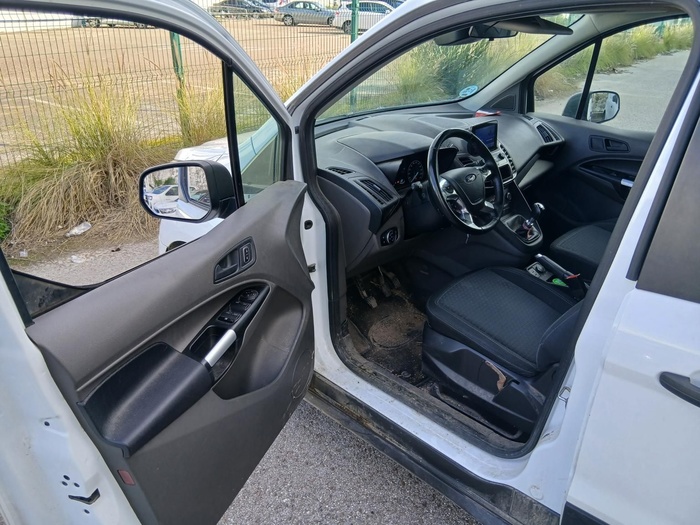 Ford Tourneo Connect 1.5 TDCI Trend 74 kW (100 CV) Vehículo usado en Madrid Ford Tourneo Connect 1.5 TDCI Trend 74 kW (100 CV) Vehículo usado en Madrid