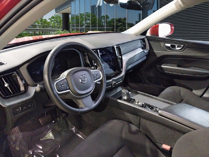 Volvo XC60 T6 Recharge Inscription Expression AWD Auto 250 kW (340 CV) Vehículo usado en Madrid Volvo XC60 T6 Recharge Inscription Expression AWD Auto 250 kW (340 CV) Vehículo usado en Madrid