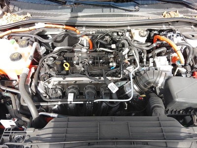 Ford Kuga 2.5 Duratec FHEV Titanium Auto 140 kW (190 CV) 15 Ford Kuga 2.5 Duratec FHEV Titanium Auto 140 kW (190 CV) 15