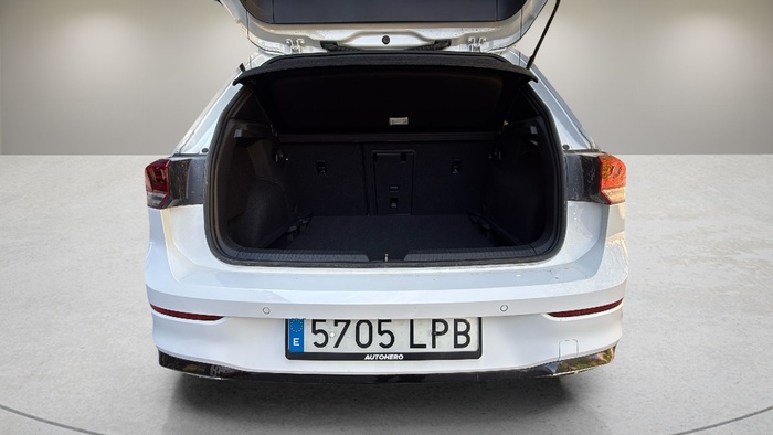 Volkswagen Golf R-Line 1.5 eTSI 110 kW (150 CV) DSG Vehículo usado en Madrid Volkswagen Golf R-Line 1.5 eTSI 110 kW (150 CV) DSG Vehículo usado en Madrid