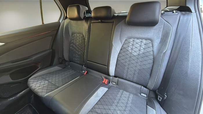 Volkswagen Golf R-Line 1.5 eTSI 110 kW (150 CV) DSG Vehículo usado en Madrid Volkswagen Golf R-Line 1.5 eTSI 110 kW (150 CV) DSG Vehículo usado en Madrid