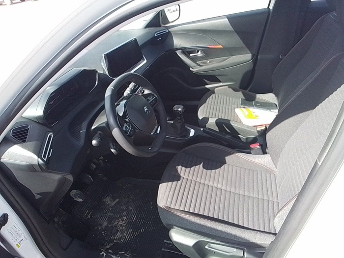 Peugeot 2008 BlueHDi 110 S&S Active Pack 81 kW (110 CV) Vehículo usado en Madrid Peugeot 2008 BlueHDi 110 S&S Active Pack 81 kW (110 CV) Vehículo usado en Madrid