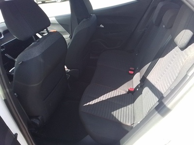 Peugeot 2008 BlueHDi 110 S&S Active Pack 81 kW (110 CV) 9 Peugeot 2008 BlueHDi 110 S&S Active Pack 81 kW (110 CV) 9