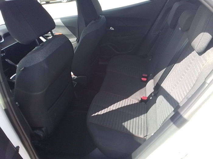 Peugeot 2008 BlueHDi 110 S&S Active Pack 81 kW (110 CV) Vehículo usado en Madrid Peugeot 2008 BlueHDi 110 S&S Active Pack 81 kW (110 CV) Vehículo usado en Madrid