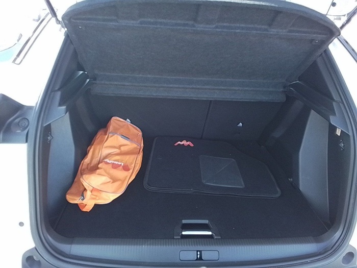 Peugeot 2008 BlueHDi 110 S&S Active Pack 81 kW (110 CV) Vehículo usado en Madrid Peugeot 2008 BlueHDi 110 S&S Active Pack 81 kW (110 CV) Vehículo usado en Madrid