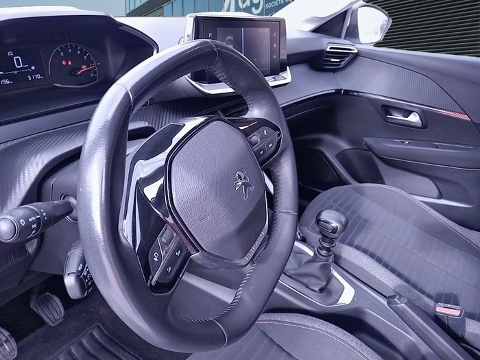 Peugeot 208 BlueHDi 100 Active 75 kW (100 CV) Vehículo usado en Madrid Peugeot 208 BlueHDi 100 Active 75 kW (100 CV) Vehículo usado en Madrid