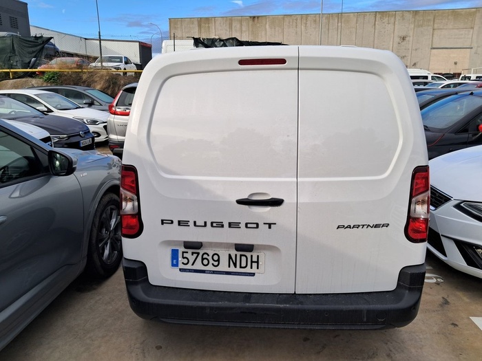 Peugeot Partner Furgon BlueHDi 100 Standard 600kg 75 kW (102 CV) Vehículo usado en Madrid Peugeot Partner Furgon BlueHDi 100 Standard 600kg 75 kW (102 CV) Vehículo usado en Madrid