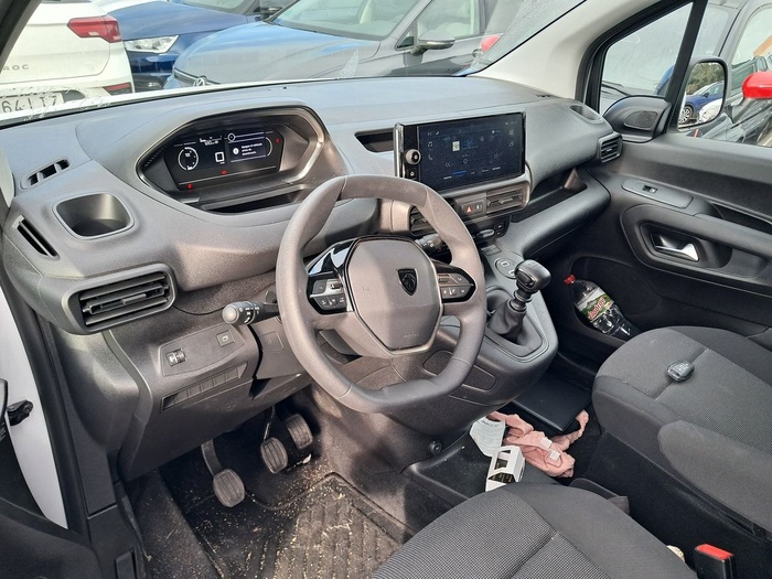 Peugeot Partner Furgon BlueHDi 100 Standard 600kg 75 kW (102 CV) Vehículo usado en Madrid Peugeot Partner Furgon BlueHDi 100 Standard 600kg 75 kW (102 CV) Vehículo usado en Madrid