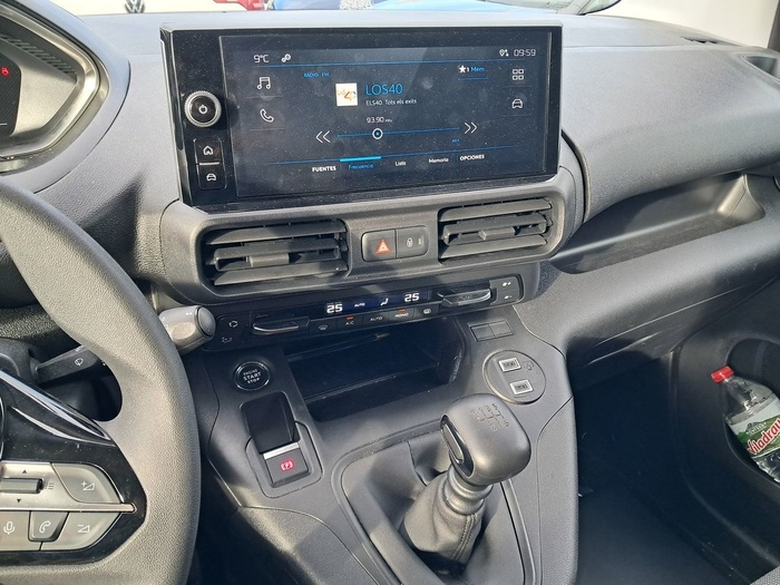 Peugeot Partner Furgon BlueHDi 100 Standard 600kg 75 kW (102 CV) Vehículo usado en Madrid Peugeot Partner Furgon BlueHDi 100 Standard 600kg 75 kW (102 CV) Vehículo usado en Madrid