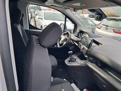 Peugeot Partner Furgon BlueHDi 100 Standard 600kg 75 kW (102 CV) 8 Peugeot Partner Furgon BlueHDi 100 Standard 600kg 75 kW (102 CV) 8