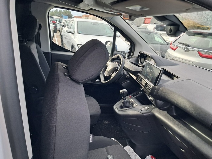 Peugeot Partner Furgon BlueHDi 100 Standard 600kg 75 kW (102 CV) Vehículo usado en Madrid Peugeot Partner Furgon BlueHDi 100 Standard 600kg 75 kW (102 CV) Vehículo usado en Madrid