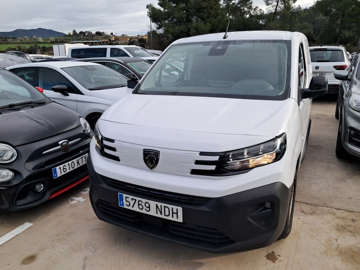 Peugeot Partner Furgon BlueHDi 100 Standard 600kg 75 kW (102 CV) Vehículo usado en Madrid Peugeot Partner Furgon BlueHDi 100 Standard 600kg 75 kW (102 CV) Vehículo usado en Madrid