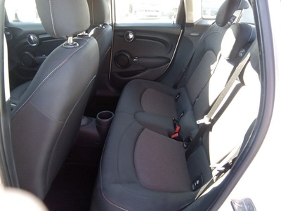 MINI MINI 5 Puertas One 75 kW (102 CV) 9 MINI MINI 5 Puertas One 75 kW (102 CV) 9