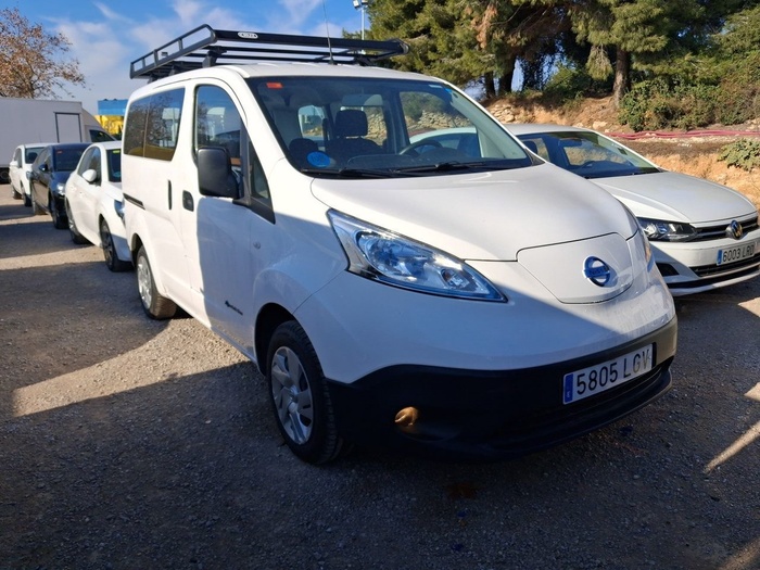 Nissan e-NV200 Combi Eléctrica PROFESIONAL 80 kW (109 CV) Vehículo usado en Madrid Nissan e-NV200 Combi Eléctrica PROFESIONAL 80 kW (109 CV) Vehículo usado en Madrid