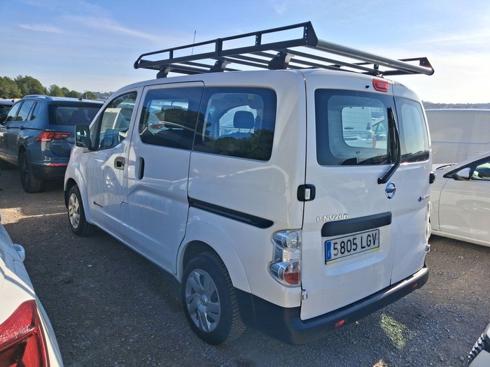 Nissan e-NV200 Combi Eléctrica PROFESIONAL 80 kW (109 CV) Vehículo usado en Madrid Nissan e-NV200 Combi Eléctrica PROFESIONAL 80 kW (109 CV) Vehículo usado en Madrid