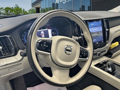 Volvo XC60 B4 D Plus Dark Auto 145 kW (197 CV) 14 Volvo XC60 B4 D Plus Dark Auto 145 kW (197 CV) 14