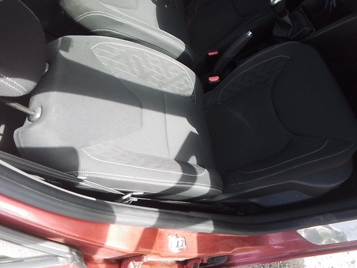 Renault Clio Limited dCi 55 kW (75 CV) Vehículo usado en Madrid Renault Clio Limited dCi 55 kW (75 CV) Vehículo usado en Madrid