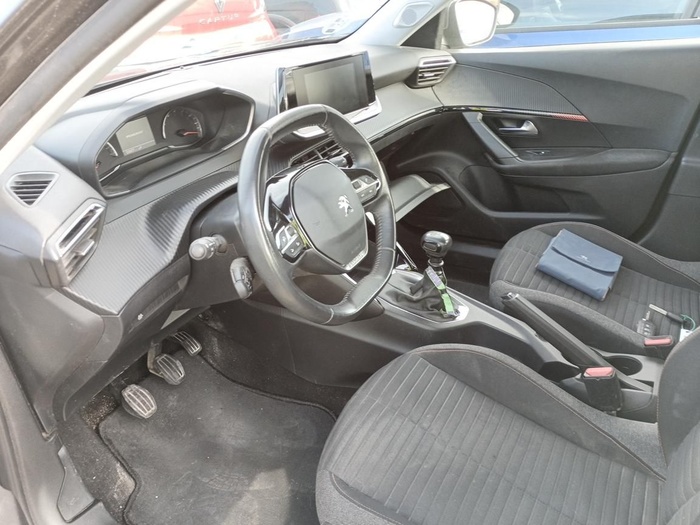 Peugeot 2008 BlueHDi 110 S&S Active Pack 81 kW (110 CV) Vehículo usado en Madrid Peugeot 2008 BlueHDi 110 S&S Active Pack 81 kW (110 CV) Vehículo usado en Madrid