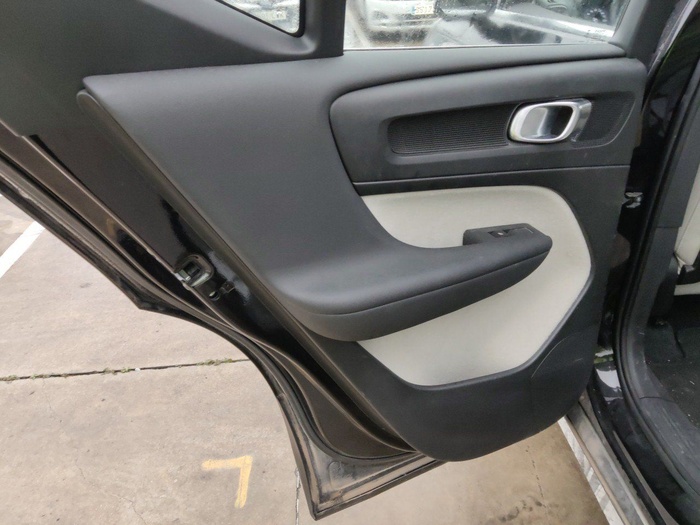 Volvo XC40 D4 Inscription AWD Auto 140 kW (190 CV) Vehículo usado en Madrid Volvo XC40 D4 Inscription AWD Auto 140 kW (190 CV) Vehículo usado en Madrid