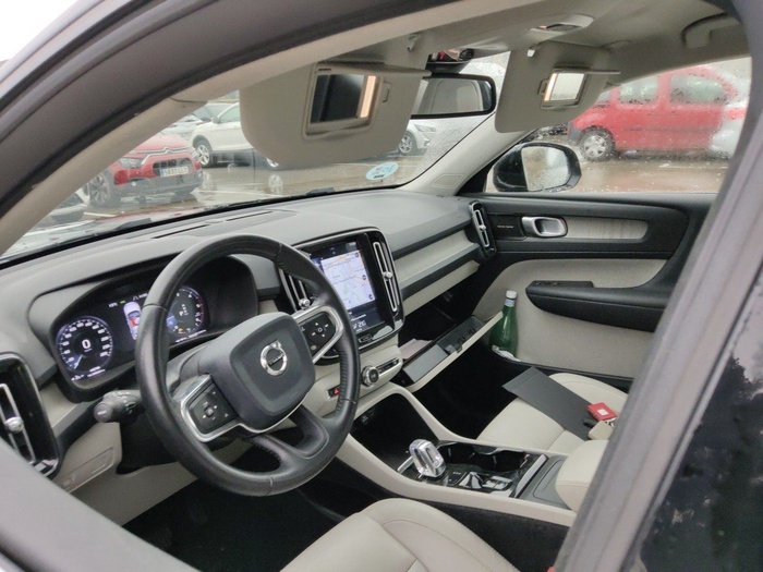 Volvo XC40 D4 Inscription AWD Auto 140 kW (190 CV) Vehículo usado en Madrid Volvo XC40 D4 Inscription AWD Auto 140 kW (190 CV) Vehículo usado en Madrid