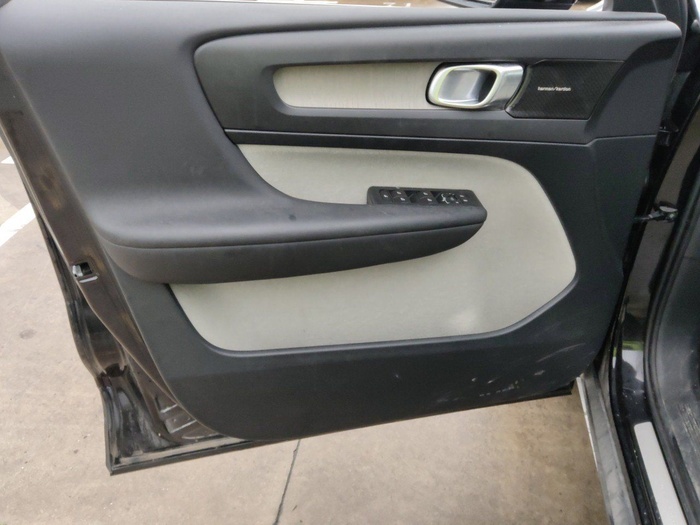 Volvo XC40 D4 Inscription AWD Auto 140 kW (190 CV) Vehículo usado en Madrid Volvo XC40 D4 Inscription AWD Auto 140 kW (190 CV) Vehículo usado en Madrid