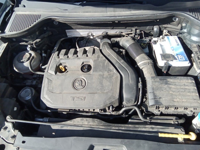 Skoda Karoq 1.5 TSI ACT Ambition 110 kW (150 CV) Vehículo usado en Madrid Skoda Karoq 1.5 TSI ACT Ambition 110 kW (150 CV) Vehículo usado en Madrid