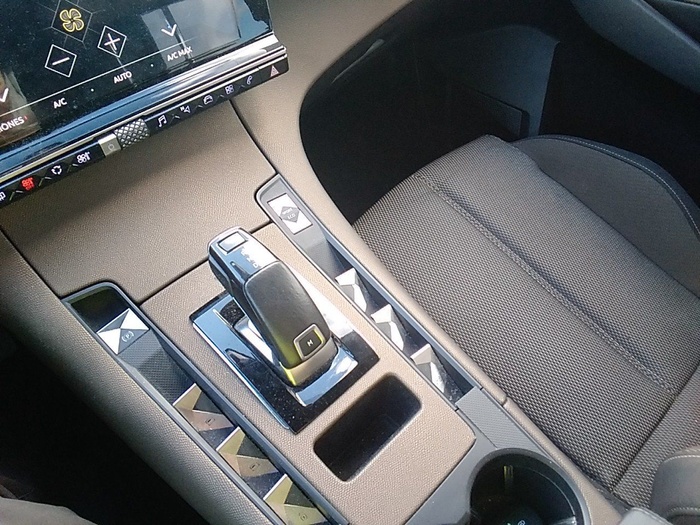 DS DS7 Crossback BlueHDi 130 DE Bastille + AT 96 kW (130 CV) Vehículo usado en Madrid DS DS7 Crossback BlueHDi 130 DE Bastille + AT 96 kW (130 CV) Vehículo usado en Madrid