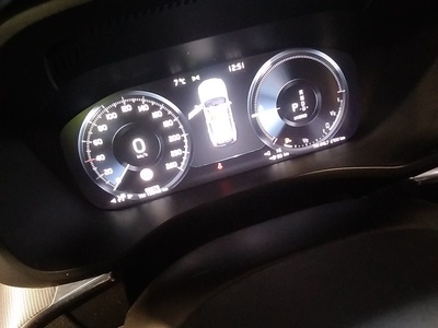 Volvo XC60 T6 Recharge R-Design AWD Auto 250 kW (340 CV) 9 Volvo XC60 T6 Recharge R-Design AWD Auto 250 kW (340 CV) 9