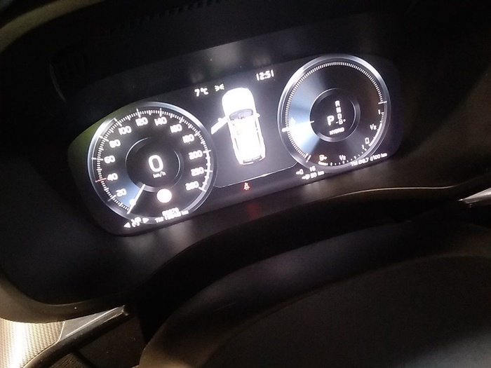 Volvo XC60 T6 Recharge R-Design AWD Auto 250 kW (340 CV) Vehículo usado en Madrid Volvo XC60 T6 Recharge R-Design AWD Auto 250 kW (340 CV) Vehículo usado en Madrid