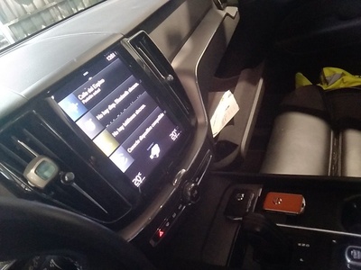 Volvo XC60 T6 Recharge R-Design AWD Auto 250 kW (340 CV) 12 Volvo XC60 T6 Recharge R-Design AWD Auto 250 kW (340 CV) 12