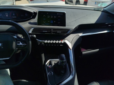 Peugeot 3008 BlueHDi 130 S&S Allure 96 kW (130 CV) 14 Peugeot 3008 BlueHDi 130 S&S Allure 96 kW (130 CV) 14