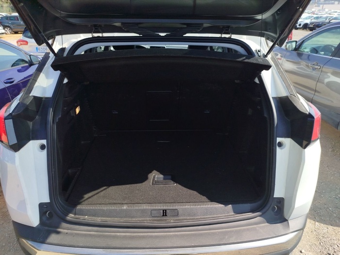 Peugeot 3008 BlueHDi 130 S&S Allure 96 kW (130 CV) Vehículo usado en Madrid Peugeot 3008 BlueHDi 130 S&S Allure 96 kW (130 CV) Vehículo usado en Madrid