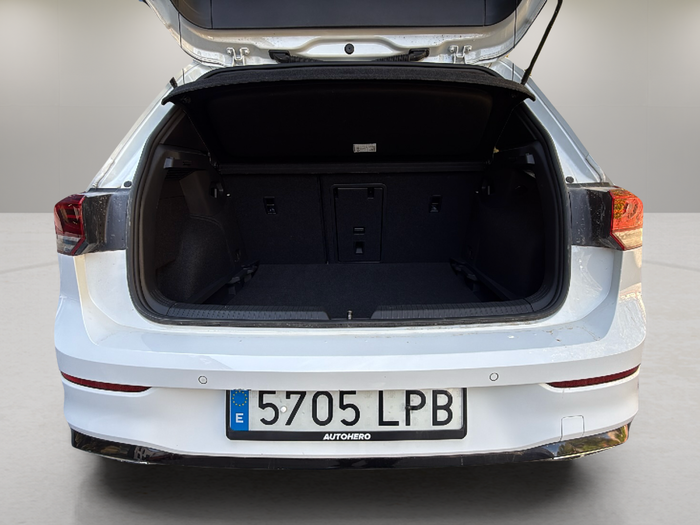 Volkswagen Golf R-Line 1.5 eTSI 110 kW (150 CV) DSG Vehículo usado en Madrid Volkswagen Golf R-Line 1.5 eTSI 110 kW (150 CV) DSG Vehículo usado en Madrid