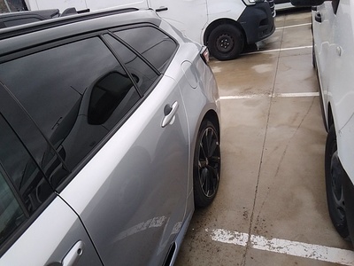 Toyota Corolla 1.8 125 Híbrido Touring GR-Sport E-CVT 132 kW (180 CV) 14 Toyota Corolla 1.8 125 Híbrido Touring GR-Sport E-CVT 132 kW (180 CV) 14