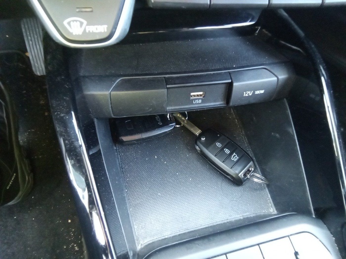 Kia Stonic 1.0 T-GDi MHEV Drive iMT 88 kW (120 CV) Vehículo usado en Madrid Kia Stonic 1.0 T-GDi MHEV Drive iMT 88 kW (120 CV) Vehículo usado en Madrid