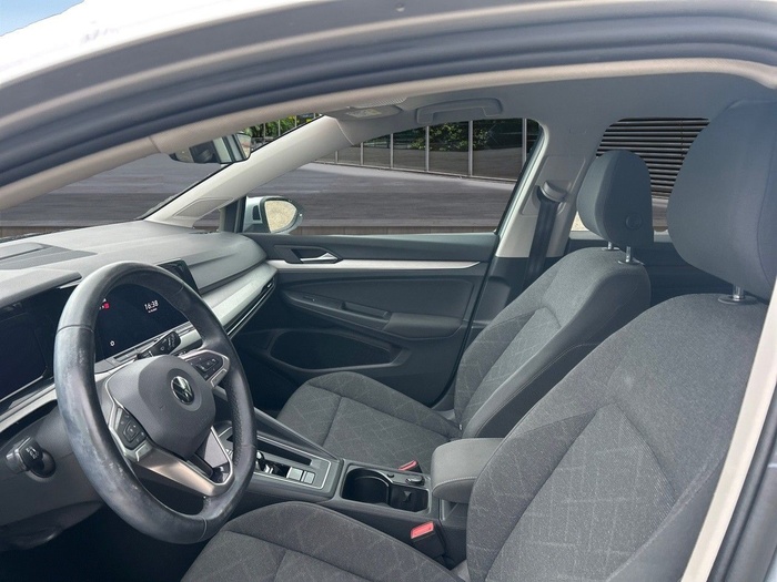 Volkswagen Golf Life 1.0 eTSI 81 kW (110 CV) DSG Vehículo usado en Madrid Volkswagen Golf Life 1.0 eTSI 81 kW (110 CV) DSG Vehículo usado en Madrid